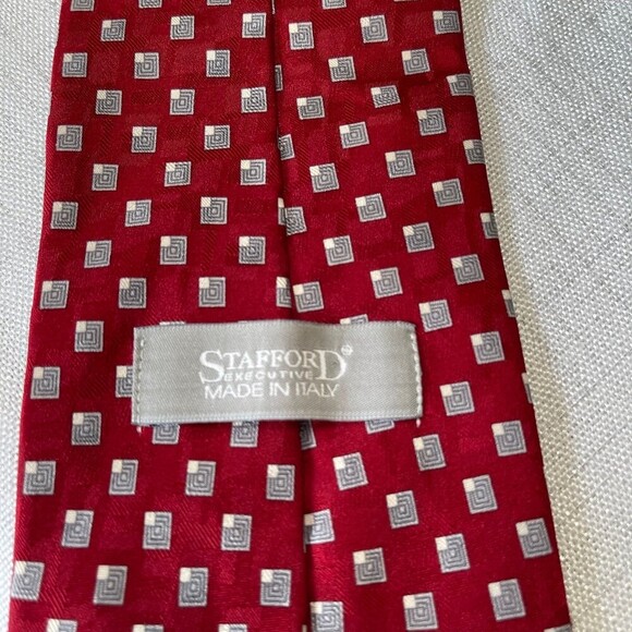STAFFORD Men’s 100% Silk Tie. Red - Picture 3 of 8